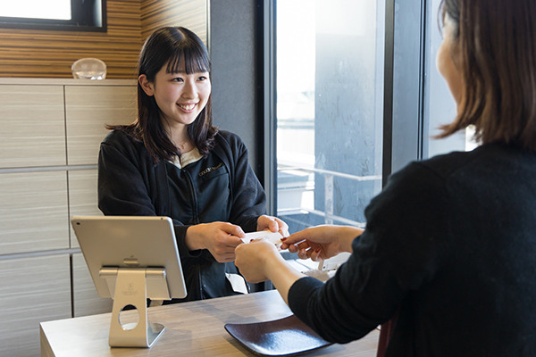 恵比寿の⻭医者・矯正歯科「ココロデンタル恵比寿」|ココロとココロを繋ぐおもてなし